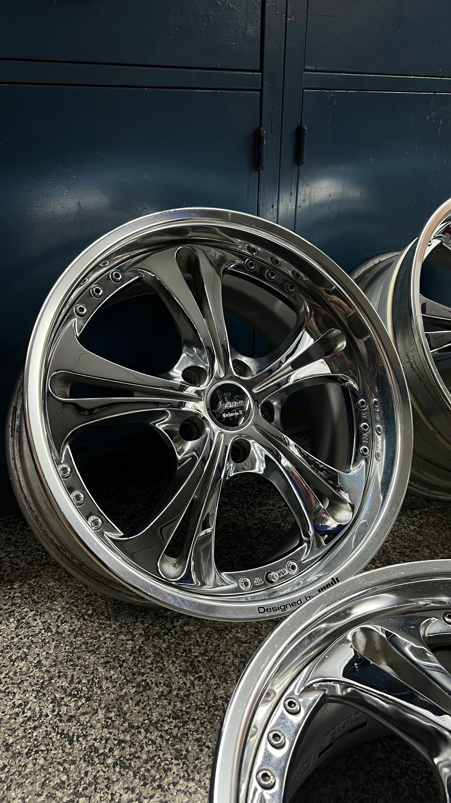 Weds Kranze Cerberus II 18''