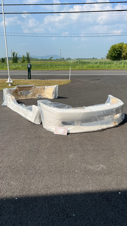 Final Konnexion First Contact body kit Nissan Skyline R32 non-GTR 2 portes